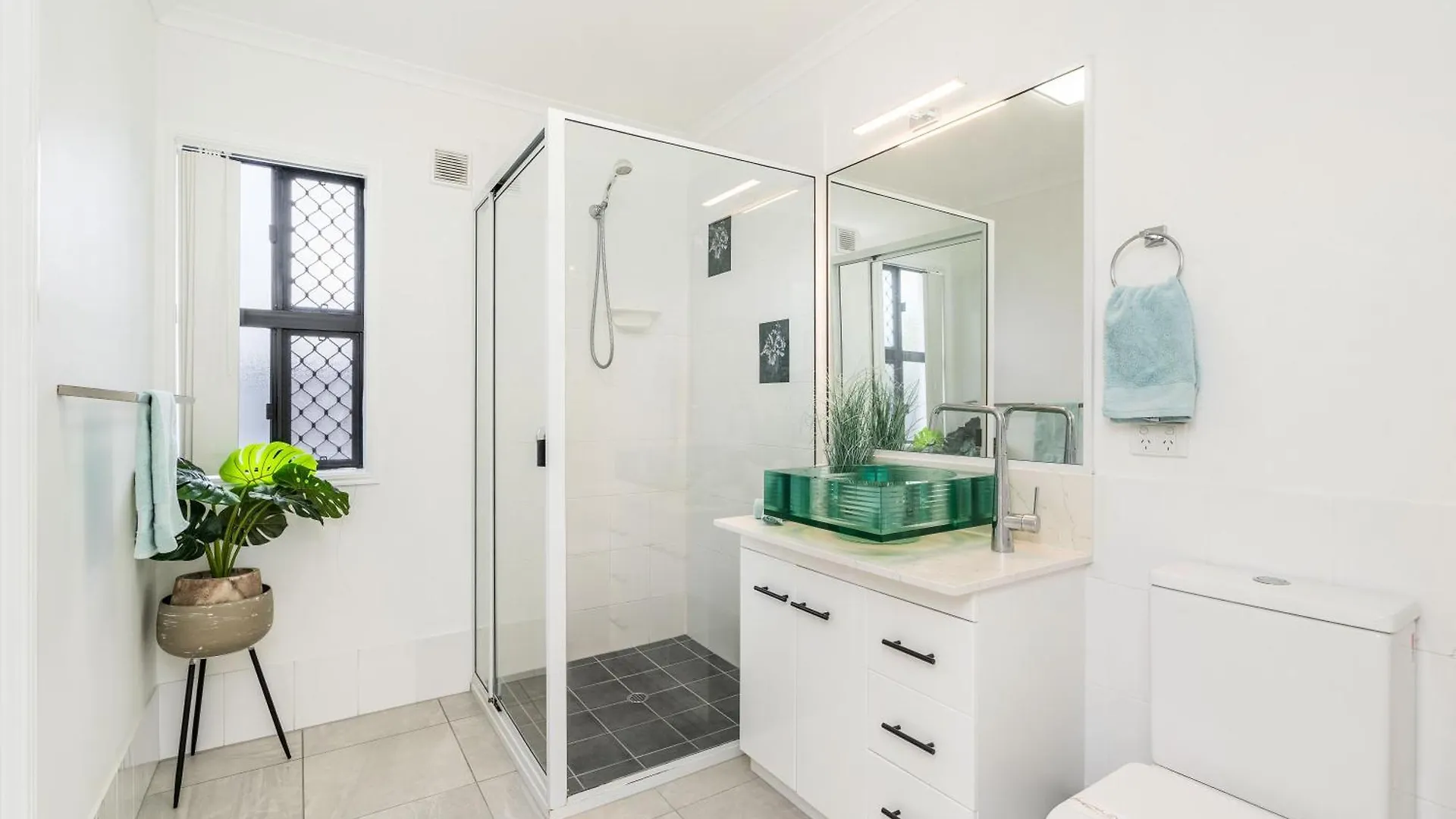 3 Seacrets At Shelly Apartment Urangan