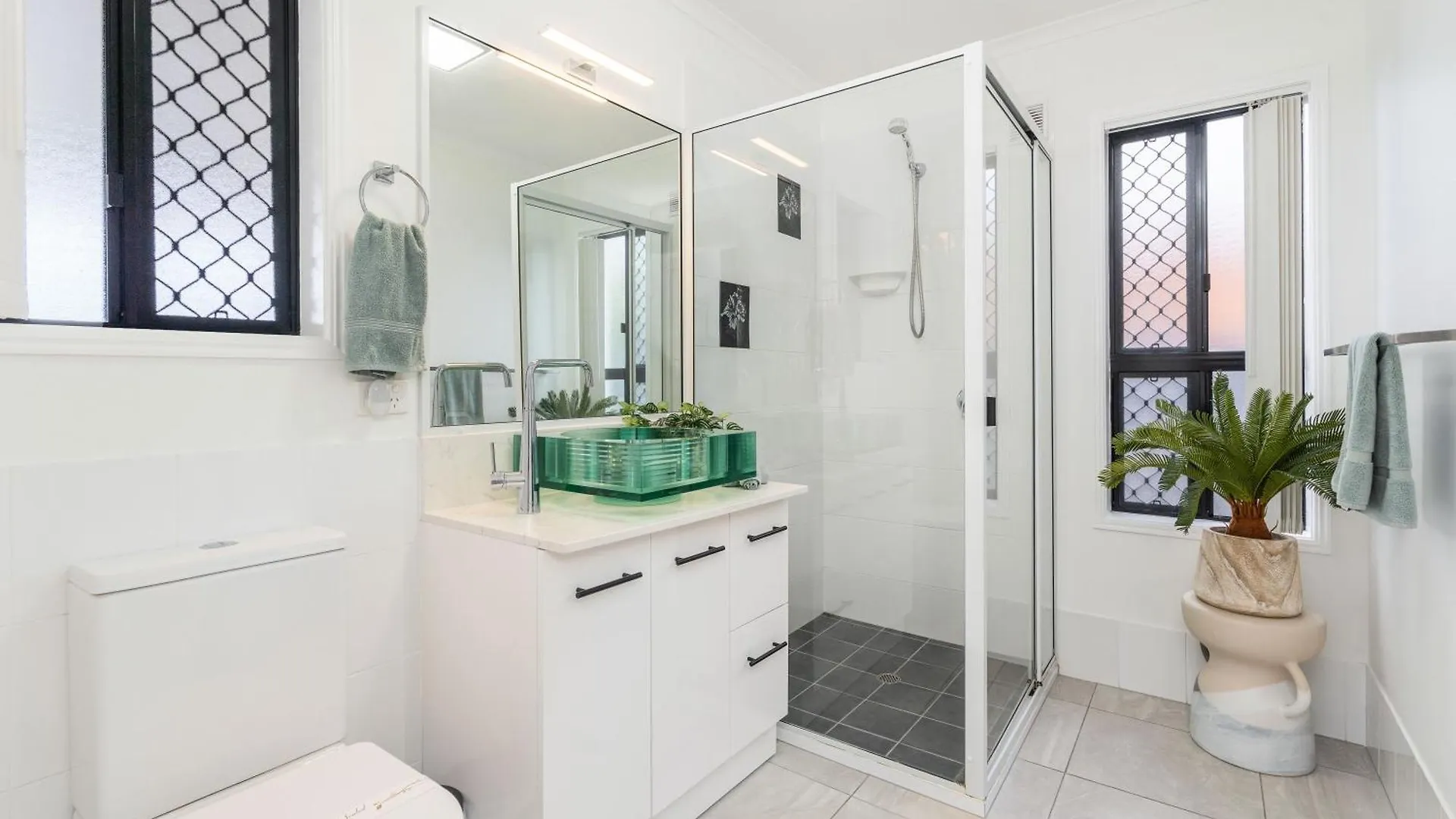 3 Seacrets At Shelly Apartment Urangan 0*,  Australia
