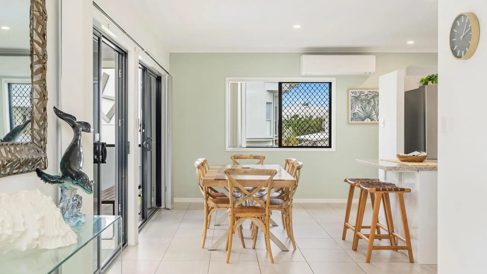 3 Seacrets At Shelly Apartment Urangan