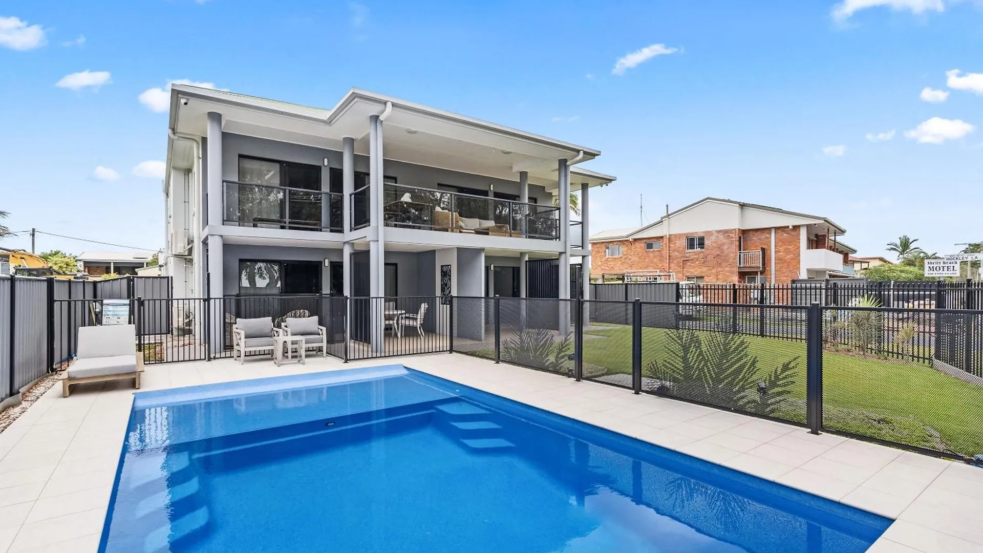 3 Seacrets At Shelly Apartment Urangan