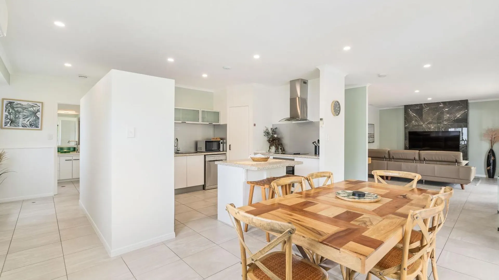 3 Seacrets At Shelly Apartment Urangan